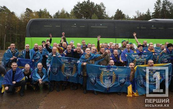 Україна вітає вдома своїх Героїв: з російського полону повернули трьох воїнів з Криворіжжя