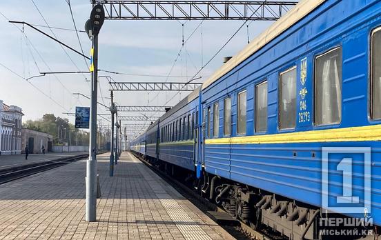 «Укрзалізниця» об'єднує пасажирські поїзди через брак локомотивів