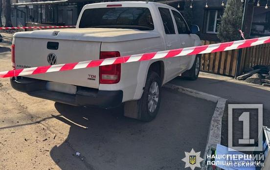 Стрілянина у Саксаганському районі: невідомий поцілив у припарковане авто