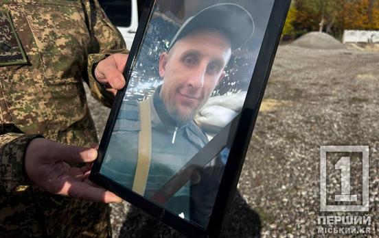 Знав, що таке війна ще з 2014 року: Кривий Ріг попрощався з мужнім захисником Олександром Мандровим