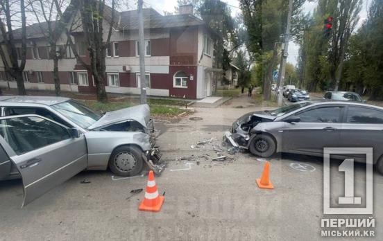 Не пропустив під час повороту: у Кривому Розі на перехресті зіткнулися два легковики