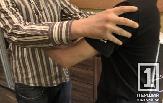 Не витримав критики: криворіжець кулаками відреагував на зауваження і отримав вирок суду