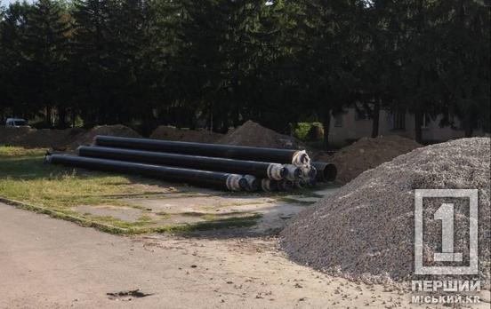 КП «Криворіжтепломережа» продовжує підготовку до опалювального сезону: у Тернівському районі завершують оновлювати ділянки мереж від котельні «Північний ГЗК-2»