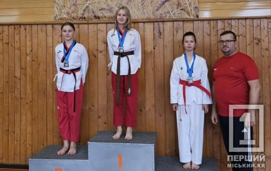 Чотири медалі на двох: юні тхеквондистки з Кривого Рогу здобули нагороди на Кубку Довбуша
