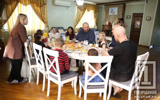 У Кривому Розі продовжують роботу, щоб кожна дитина для повного та гармонійного розвитку зростала в сімейному оточенні, в атмосфері любові, щастя та турботи