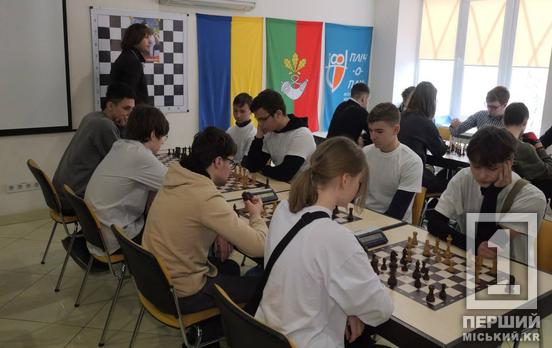 Криворізькі школярі змагаються за звання найкращих шахістів у межах проєкту «Пліч-о-пліч»