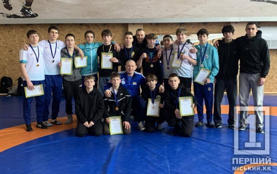Холодна голова, характер і віра в результат: криворізькі борці з ДЮСШ №2 взяли оберемок медалей на обласній першості