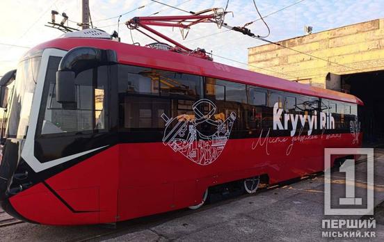 У Кривому Розі ще один трамвай після капітального ремонту вийшов на лінію - це на 99% нова машина, зроблена криворізькими майстрами