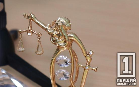 Неповнолітня з Кривого Рогу поцупила мобільний у знайомої: що вирішив суд