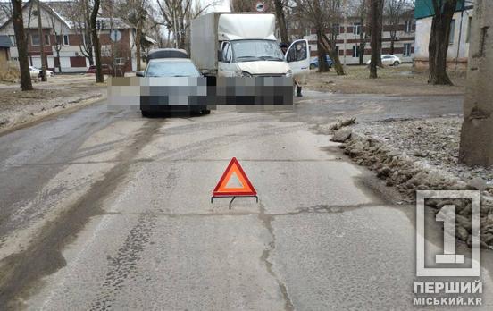 В Кривом Роге «притерлись» легковушка и грузовик: детали столкновения