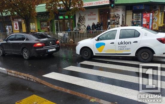 Наслідки непропуску: на дзвіниці у Кривому Розі таксі наздогнало Skoda