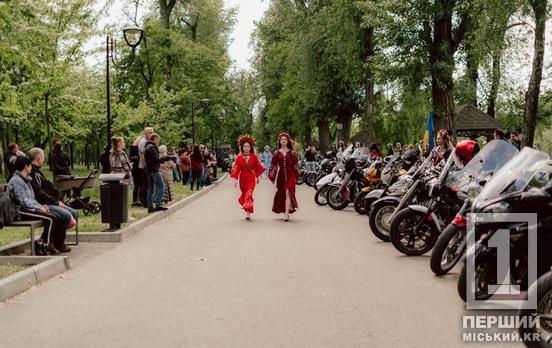 Зібрали сотні захопливих поглядів: «Перший Міський» провів мотопробіг на честь Дня вишиванки