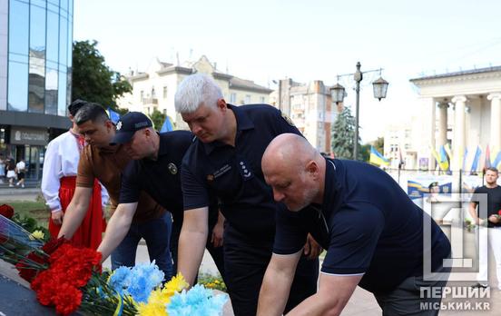 До Дня незалежності України  у Кривому Розі поклали квіти  до пам’ятника  Кобзарю