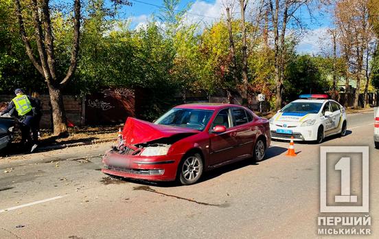 Водійку однієї машини засліпило сонце: на Гетьманській у Кривому Розі не розминулися Saab та Mercedes