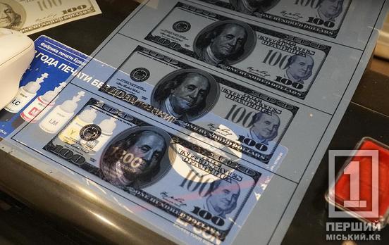 «Малювали» і долари, і гривні: детективи БЕБ викрили групу фальшивомонетників, що орудували по всій країні