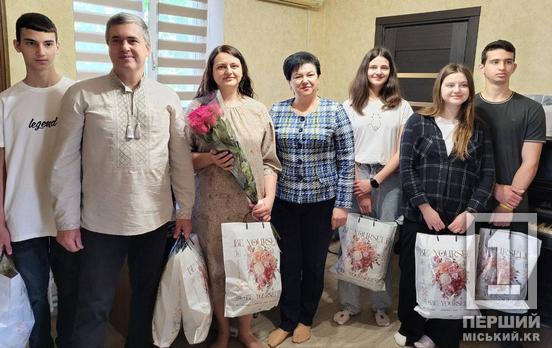 П'ятеро дітей – одна велика любов: мешканка Кривого Рогу Людмила Коломоєць отримала почесне звання «Мати-героїня»