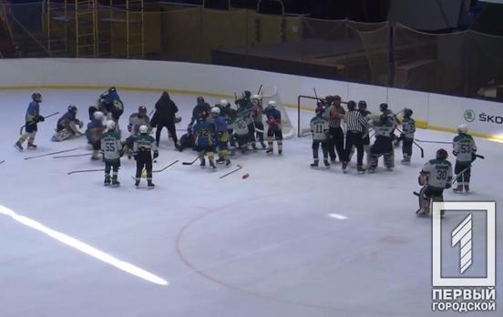 Тренера детской хоккейной команды из Кривого Рога обвиняют в избиении игрока из коллектива соперников