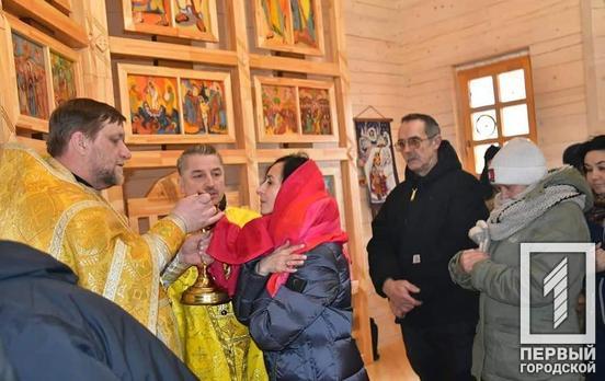 Капеллан из Кривого Рога провёл первую литургию в новой часовне, возведённой в прифронтовой зоне