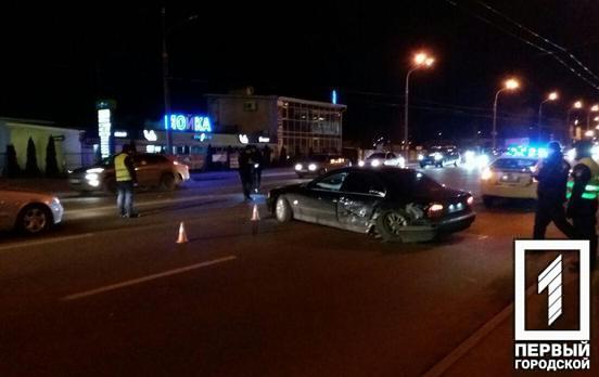 На оживлённой улице в Кривом Роге столкнулись две иномарки, движение затруднено