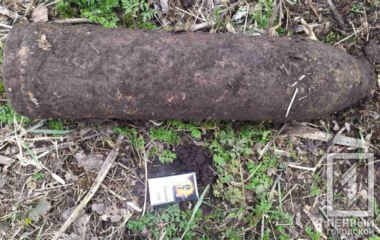 Под Кривым Рогом поисковики обнаружили старый артиллерийский снаряд
