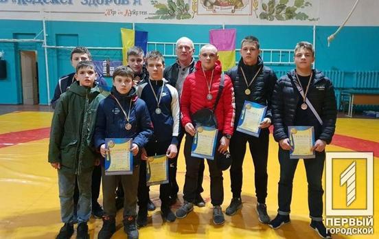 Спортсмены из Кривого Рога привезли семь наград областного чемпионата по греко-римской борьбе