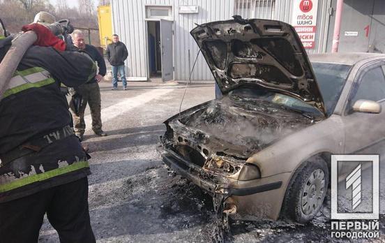 Пытался спасти авто: в Кривом Роге во время пожара мужчина получил ожоги