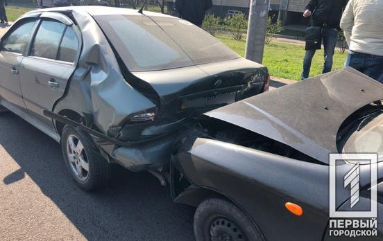 Авария в Кривом Роге: шофёр «догнал» впереди едущую легковушку