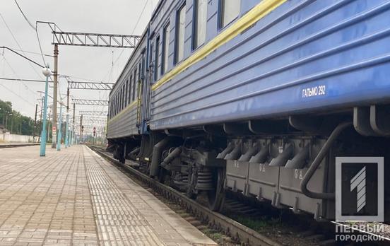 «Укрзалізниця» возвращает платный проезд в поездах, не предназначенных для эвакуации
