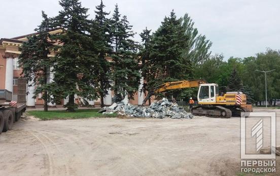 В Кривом Роге демонтируют постамент на месте памятника Ленину