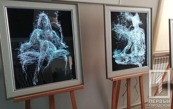 В Кривом Роге открылась мини-выставка картин выполненных на стекле и дереве