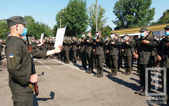 В Кривом Роге на верность украинскому народу присягнули 179 новобранцев Нацгвардии