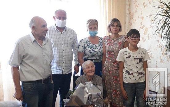 Здоровья, бодрости духа и оптимизма: женщина из Кривого Рога празднует 105-летний юбилей