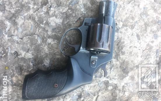 Револьвер и патроны: в Кривом Роге полицейские изъяли оружие у местного жителя