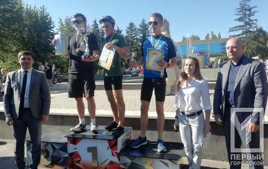 В Кривом Роге провели торжественный велопробег ко Дню Независимости Украины