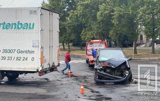 В Кривом Роге пострадал водитель легковушки после столкновения с фурой