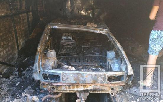 За сутки в Кривом Роге сгорели два автомобиля и гаражи
