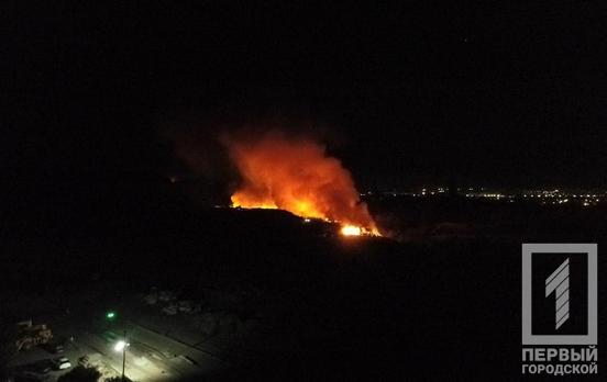 В Кривом Роге спасатели ликвидировали масштабный пожар на мусорном полигоне