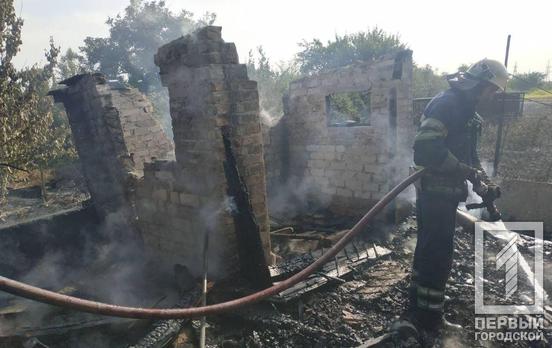 В Терновском районе Кривого Рога горел гараж и сарай