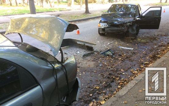 В Кривом Роге автомобиль влетел в припаркованную машину, пострадал водитель