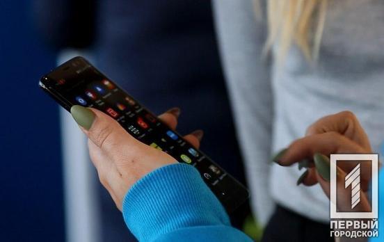 На уроки без смартфонов, планшетов и умных часов: в Украине хотят запретить школьникам пользоваться гаджетами в учебных заведениях