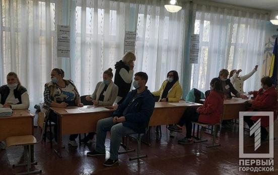 Недостаток бюллетеней и несоблюдение санитарных норм: в Кривом Роге «ОПОРА» зафиксировала нарушения на избирательных участках
