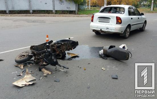 В Кривом Роге мотоциклист врезался в Lanos, водителя двухколёсного госпитализировали