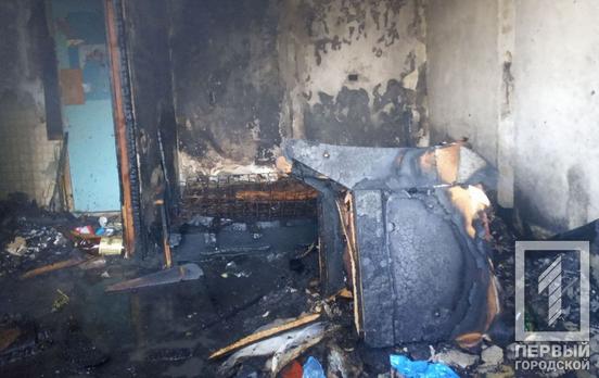 В Кривом Роге горели заброшенная квартира и хозпостройка