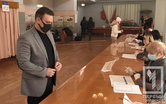 «За системное развитие», – Константин Павлов, объединённый кандидат от Кривого Рога, проголосовал на выборах мэра города