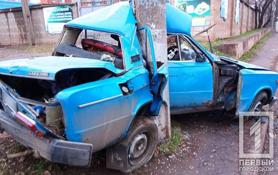 В Саксаганском районе Кривого Рога машина влетела в столб