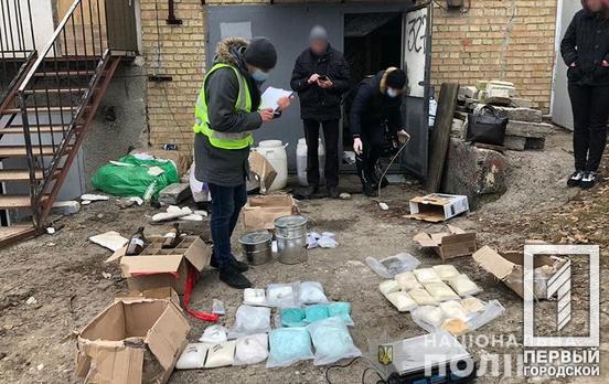 Наркотики на 50 миллионов гривен: полиция ликвидировала более 100 интернет-магазинов, где торговали запрещёнными веществами
