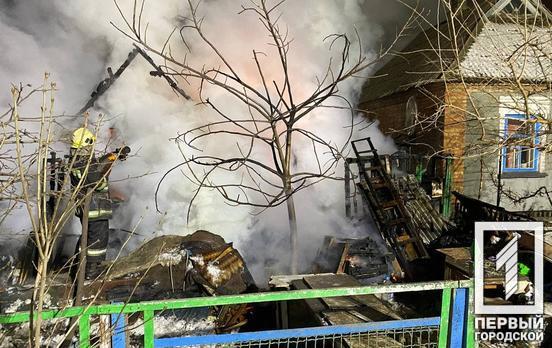 В Кривом Роге сгорела летняя кухня, расположенная на территории частного домовладения