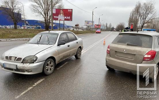 Без пострадавших: возле гипермаркета в Кривом Роге столкнулись две машины