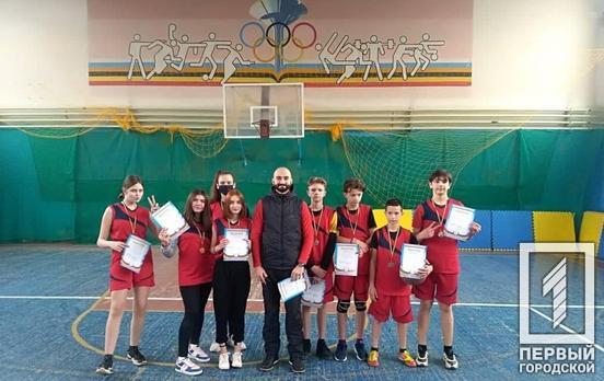 Воспитанники нескольких школ Кривого Рога заняли призовые места на соревнованиях по стритболу