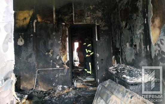 На пожаре в частном доме в Кривом Роге огонь уничтожил почти весь этаж